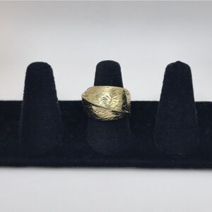 Vintage 12kt gold domed diamond cut ring
